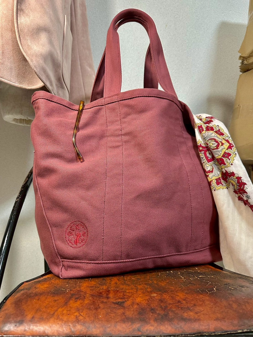 JAWO flower logo embroidery tote bag