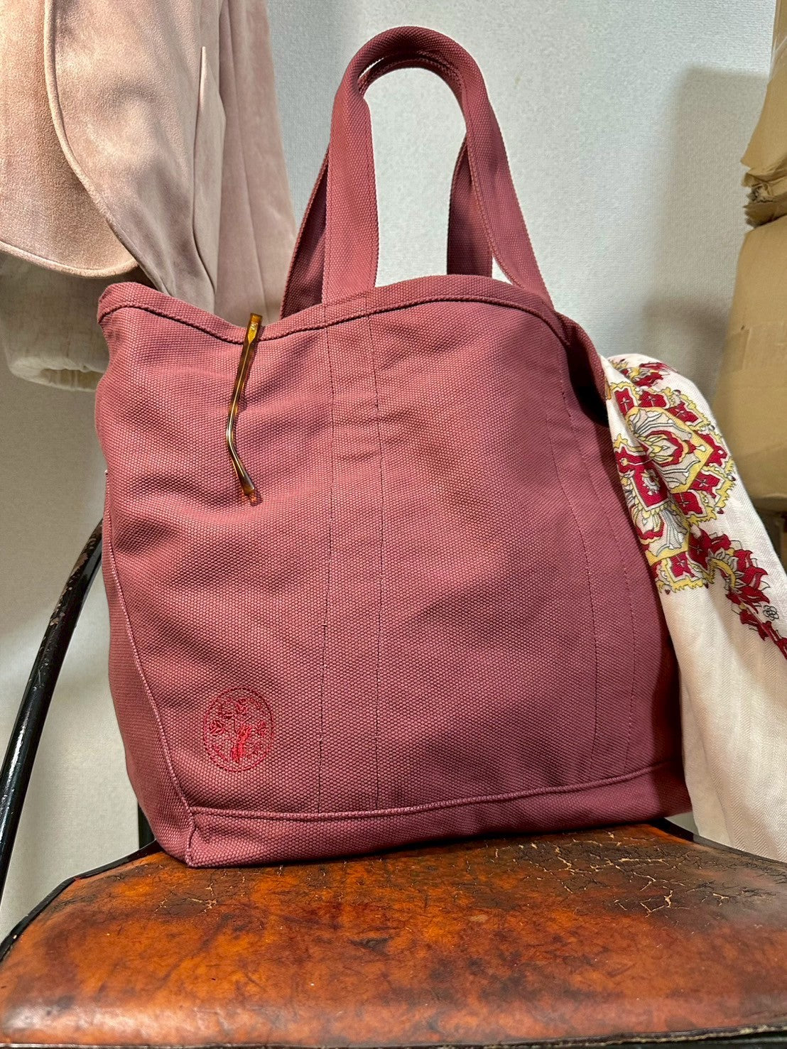 JAWO flower logo embroidery tote bag