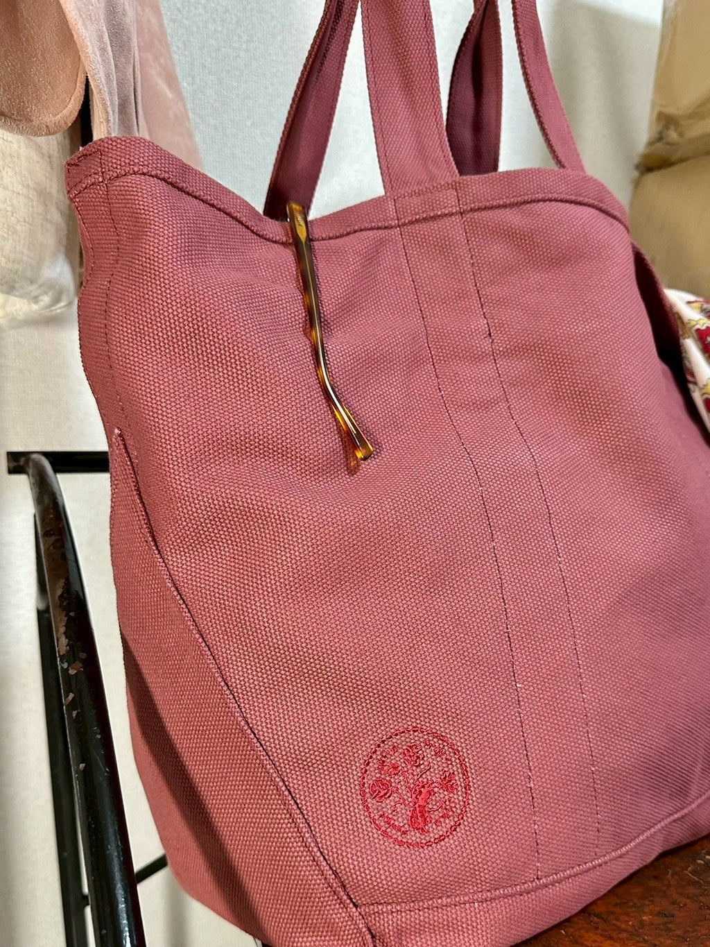 JAWO flower logo embroidery tote bag
